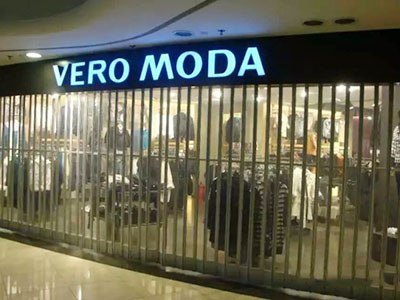 VERO MODA側(cè)卷水晶門(mén)