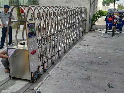 東莞伸縮門廠家溫馨提示：伸縮門的選購(gòu)技巧